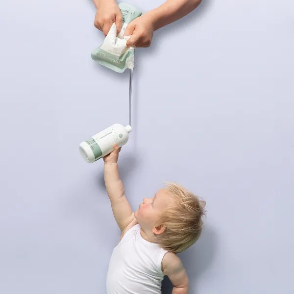 NAIF Výživný šampon pro miminka a děti přírodní náhradní náplň