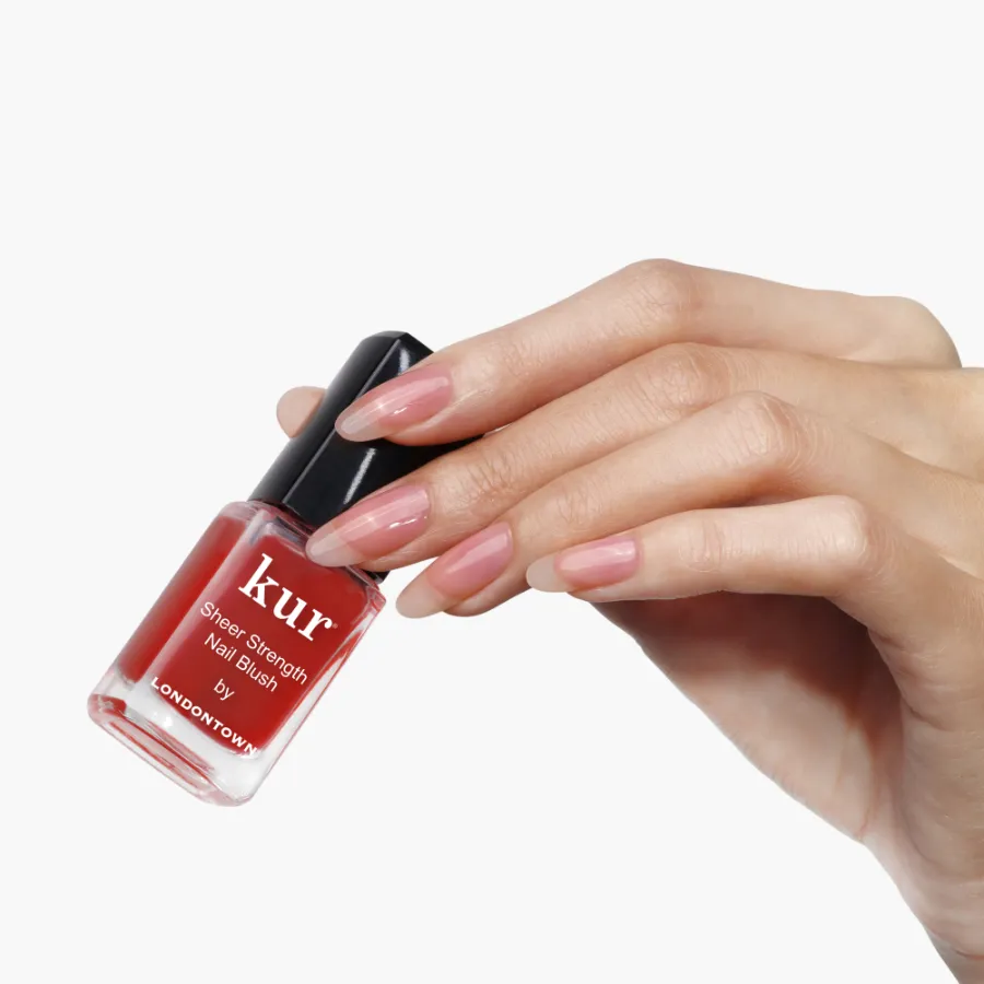 LONDONTOWN kur Sheer Strength Nail Blush Poppy zpevňující lak na nehty